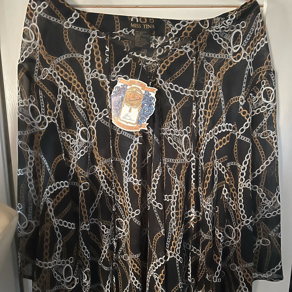 Women’s plus size sheer chain link pattern top